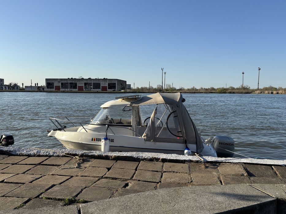Barca Quick Silver Pilot House plus motor honda 90 plus perdoc !!