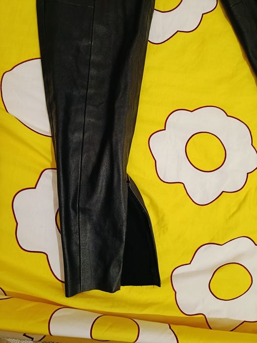 Pantaloni de piele Zara