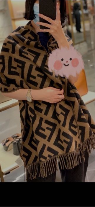 Fular Fendi, model 2026