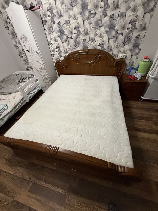 Кровать и матрас артапедически