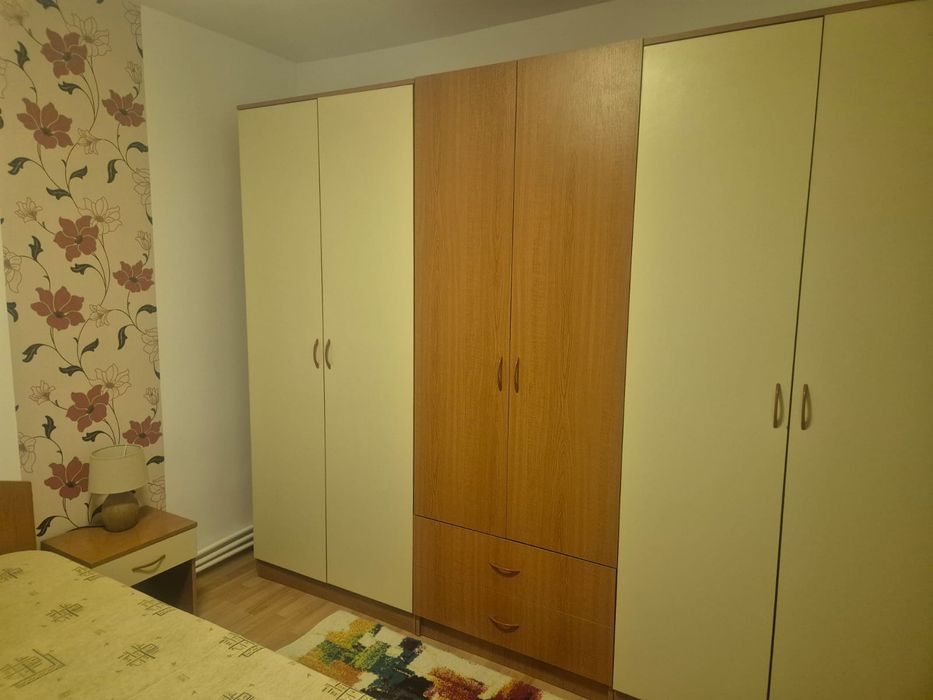 Închiriere apartament 3 camere