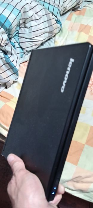 Vând  leptop Lenovo s10