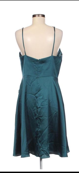 Сатенена рокля ! Маслено зелено ! Размер М/Л Нова с етикет !