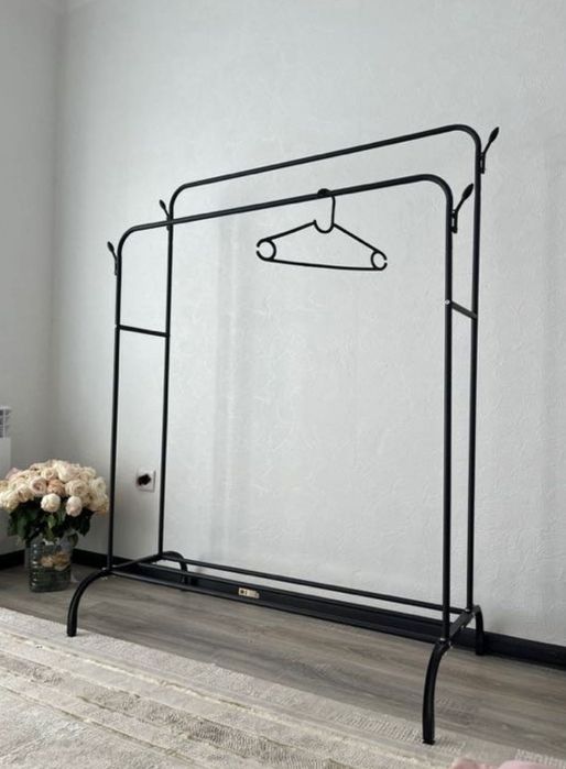 Вешалка напольная черная