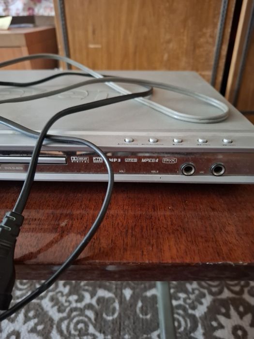 Продам DVD плеер