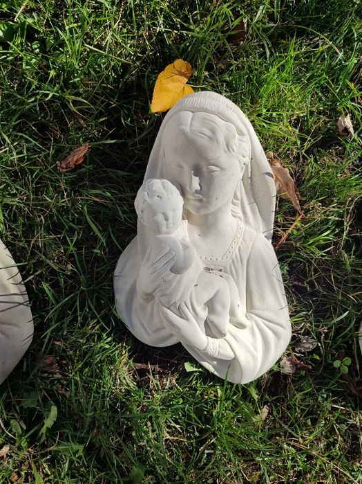 Бетонови фигурки с Богородица