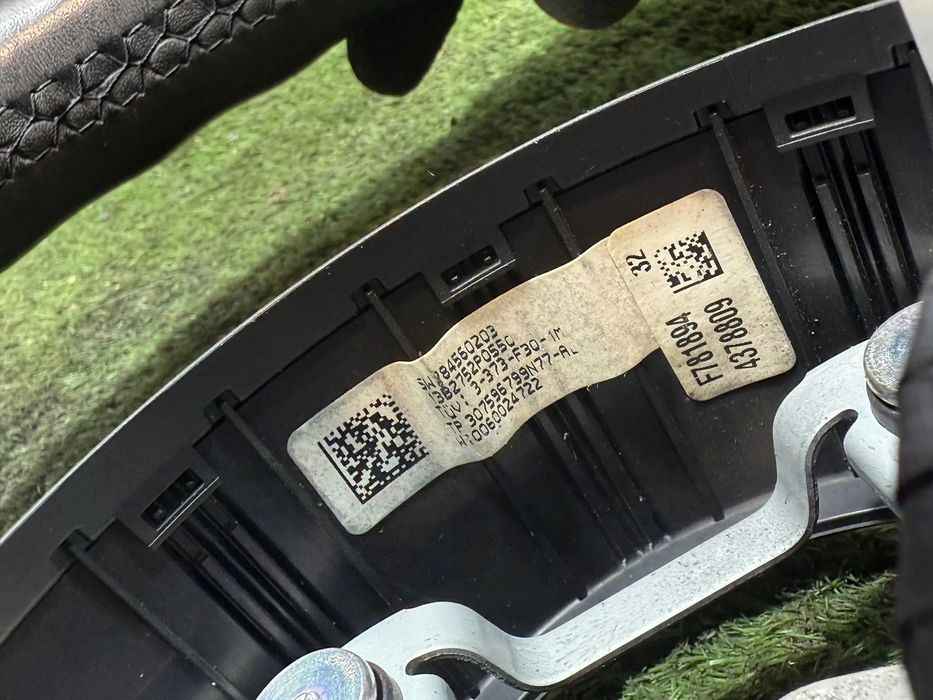 VOLAN PIELE BMW SERIA 4 M-PACHET 420D F32 / F33 / F36 2.0 DIESEL 2013 COD OEM F781894 / 0060024722 / 32307848338 / 7848338 / COUPE 2013-2021