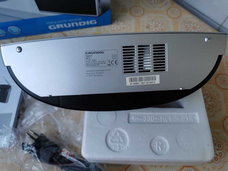 Vand aparat radio portabil Grundig Music 81,ca nou, pret 400 lei!