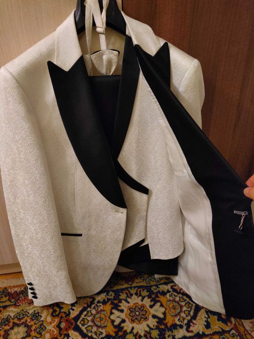 Costum de ceremonie alb