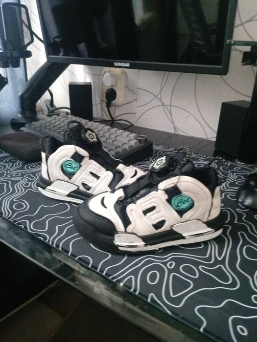 Продам детскую обувь