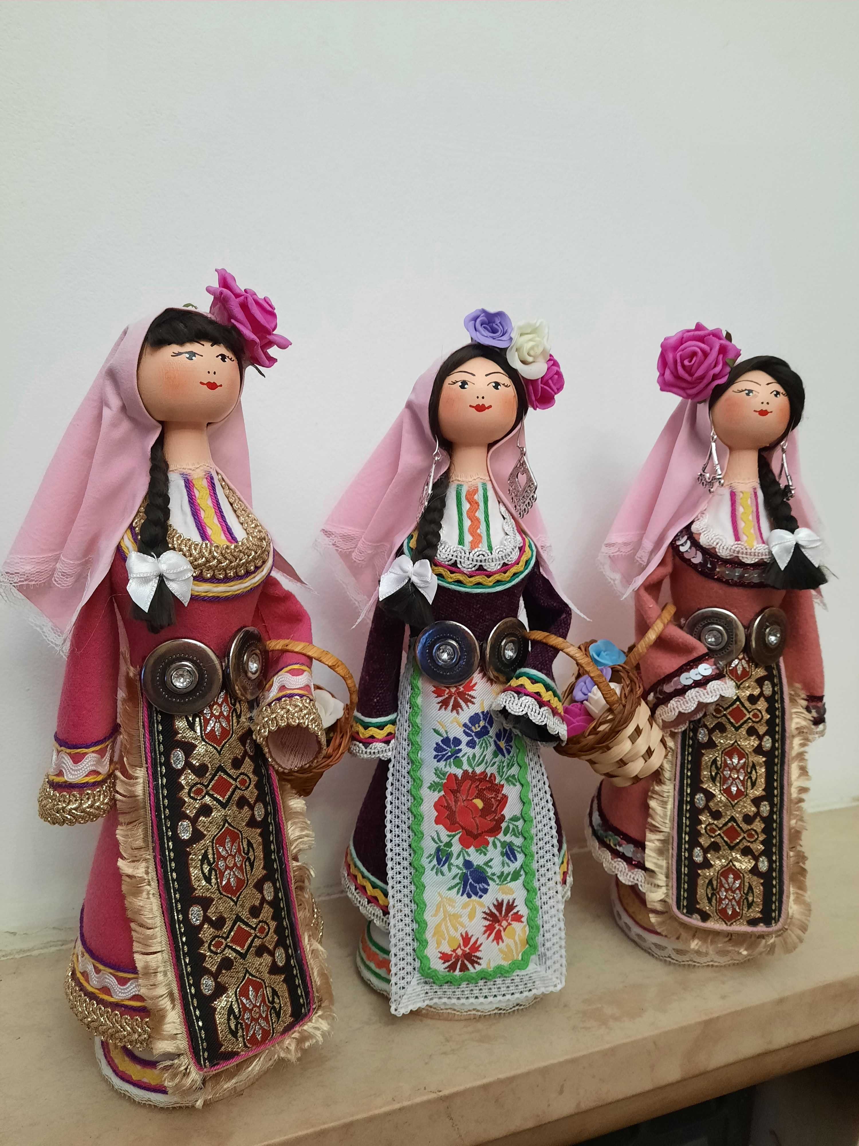 Традиционни кукли с народни носии