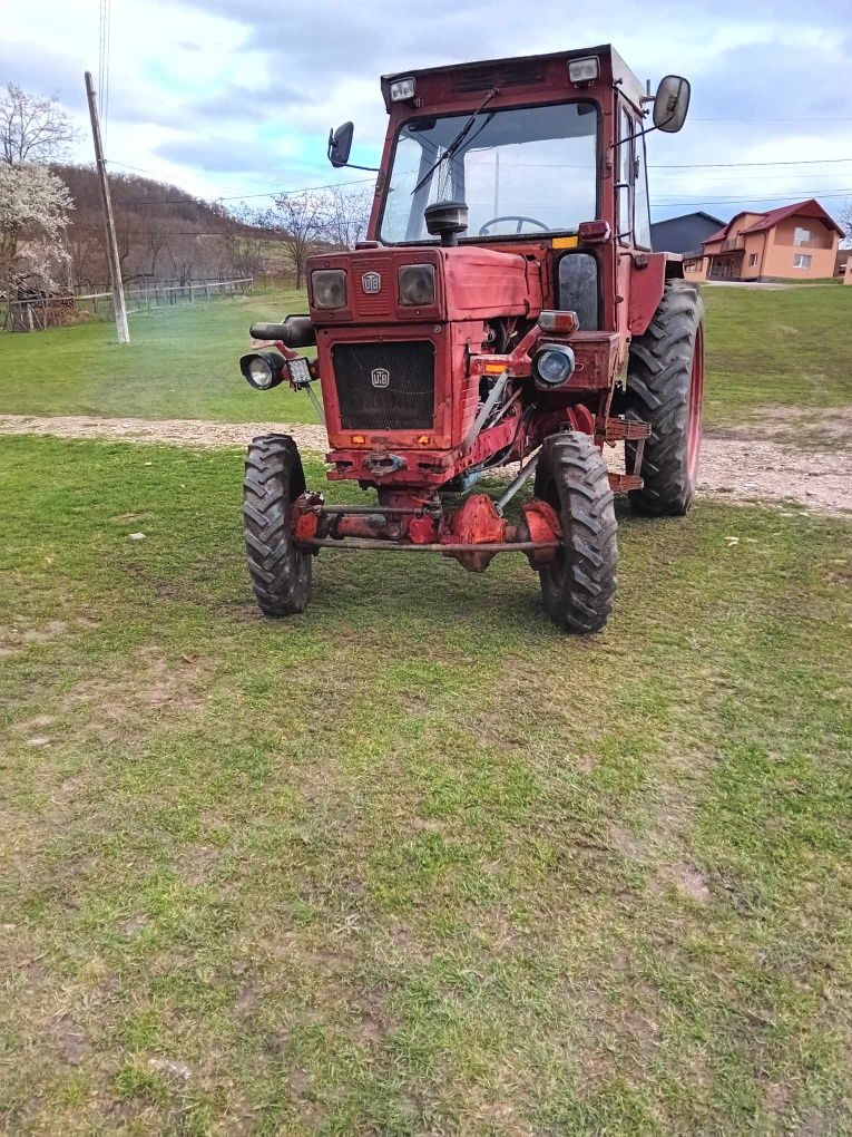 Vând tractor U651 4×4