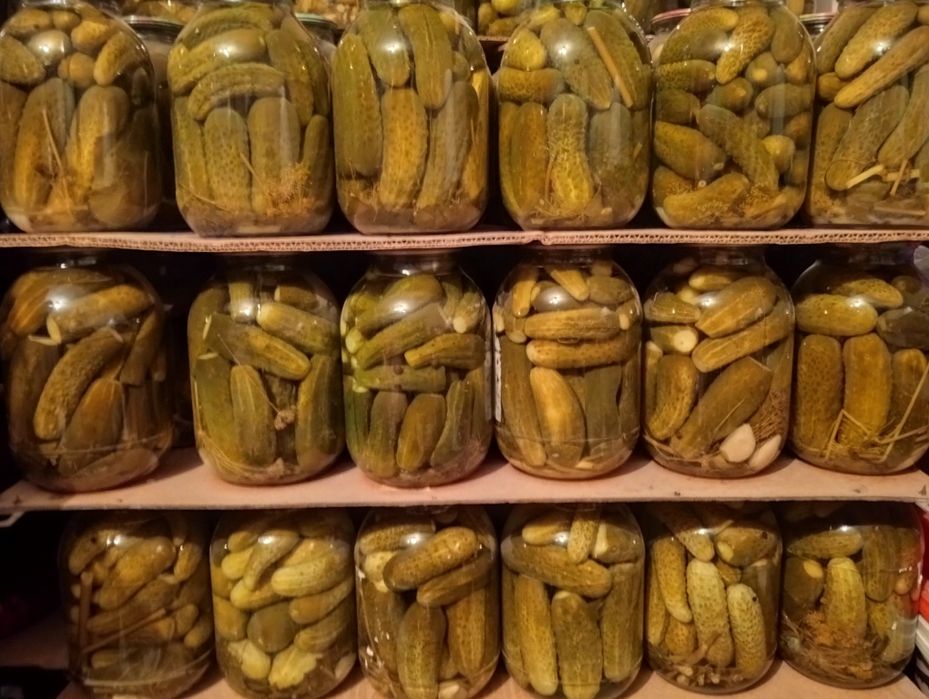 Продаю соленье:огурцы,помидоры,асорти,черри,кобра,салаты,аджика.