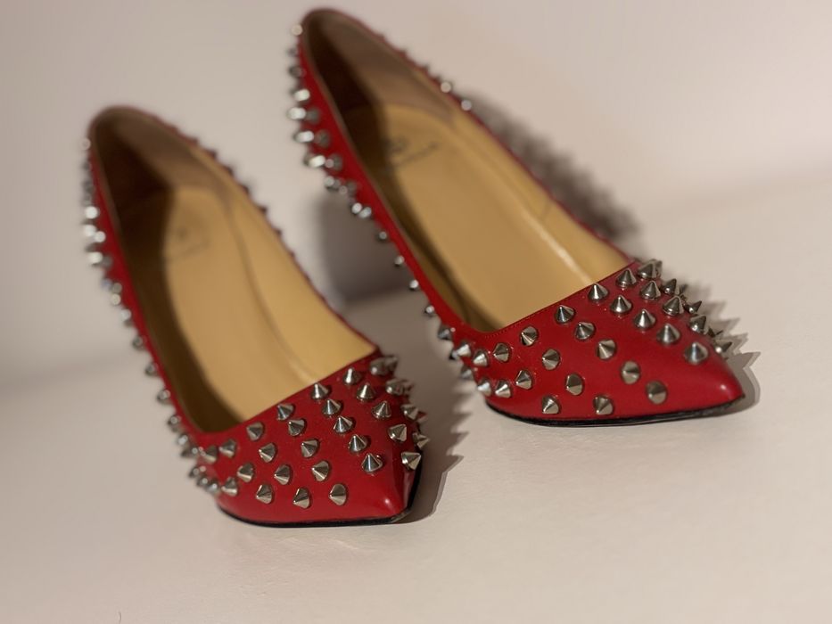 Pantofi roșii cu ținte – mărimea 37 – stare foarte bună