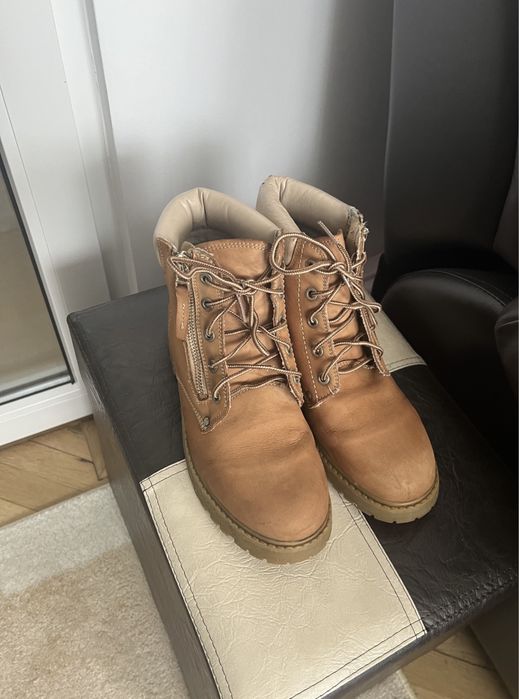 Ghete tip bocanci Stradivarius in stare buna marimea 39 din piele nat