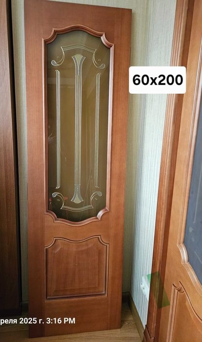 Продам дверное полотно с витражом. 3 штуки.