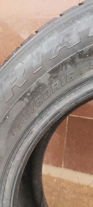 Продам 2 Зимние резины на 16.