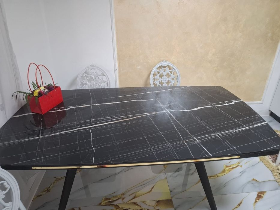 Masa de vânzare pentru living