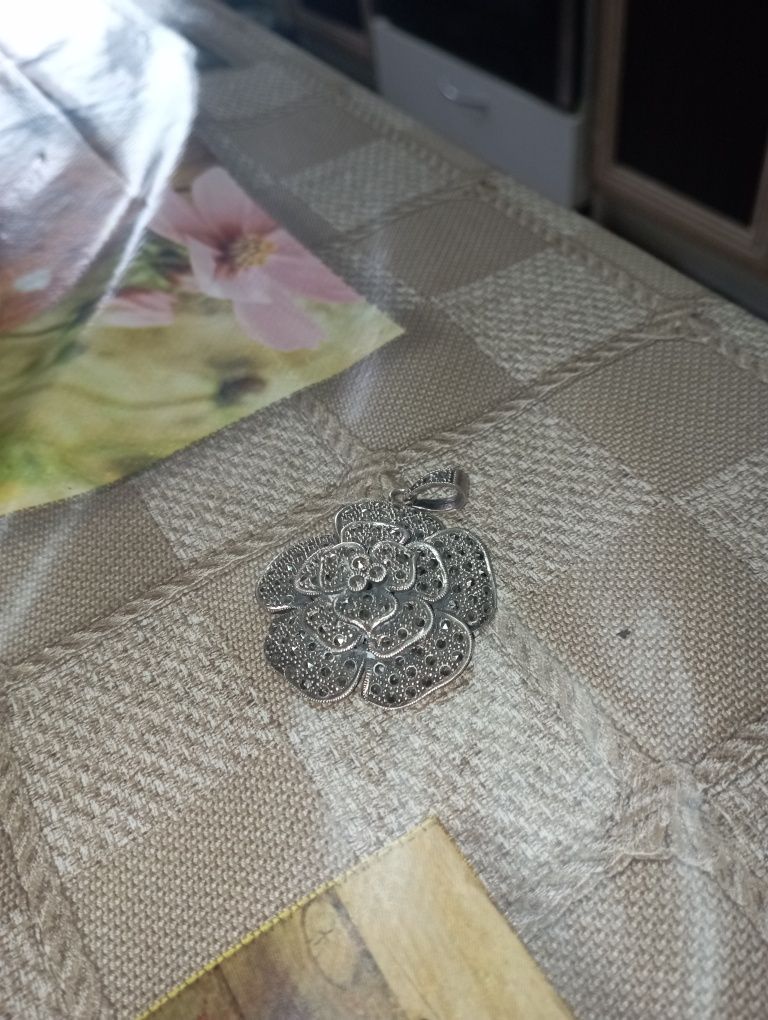 Medalion de argint vechi