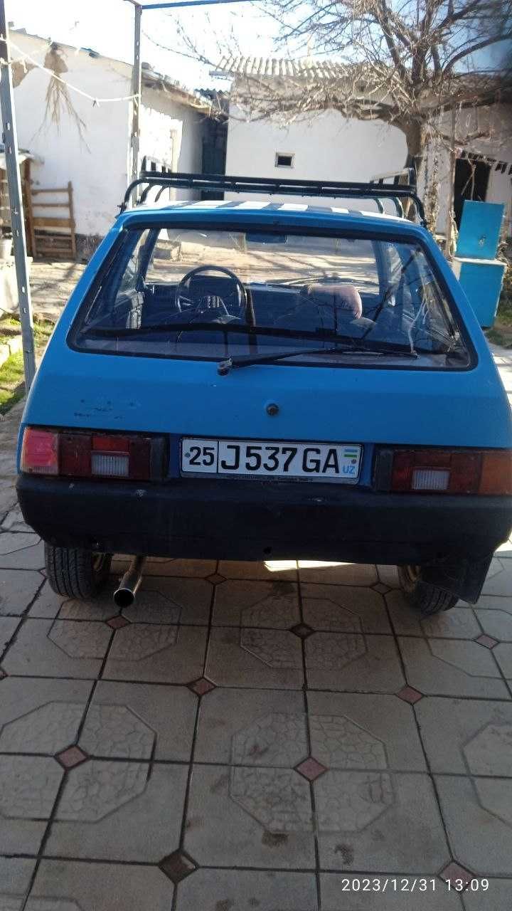 Таврия сотилади.