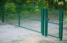 Construim garduri și porți la comanda clientului