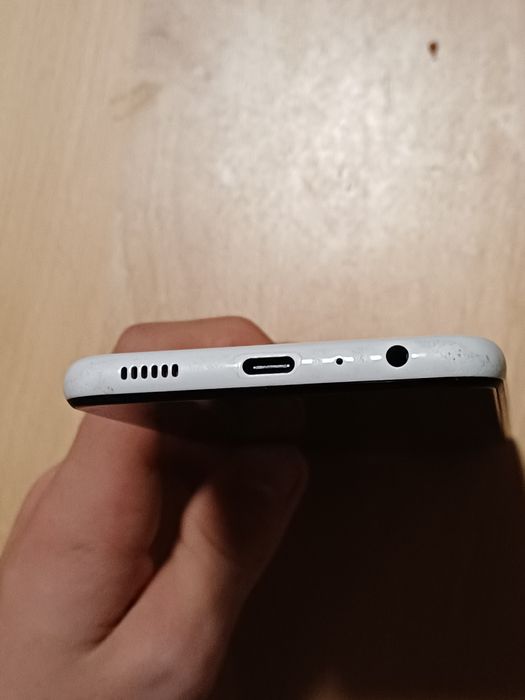 Samsung Galaxy A13, 64GB, Alb + Husă și Cablu – Funcționează perfect