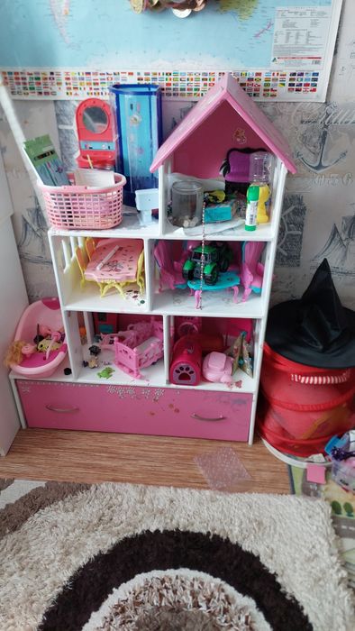 Кукольный домик .