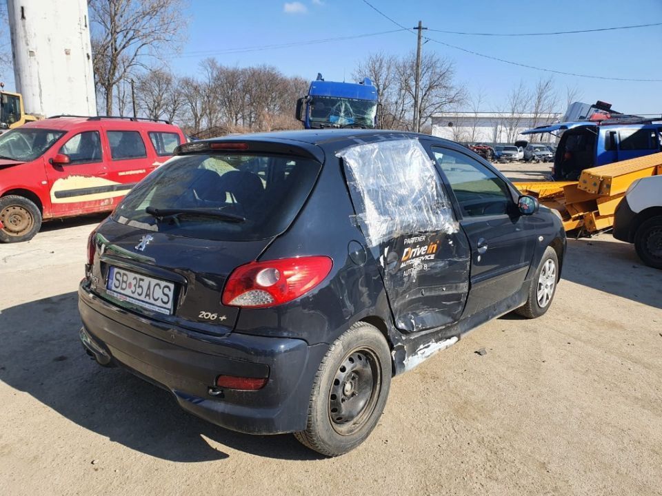 Dezmembrez Peugeot 206+ motor 1.4 HDI  68cp 8HR cutie de viteze panoramic plafon bara dezmembrari