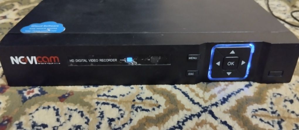 Видеорегистратор 8канальный с HDD 500 гб, 1  наружный 3 внутренний кам