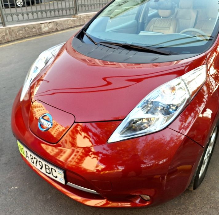 Nissan Leaf ниссан лиф электромабиль сотилади.