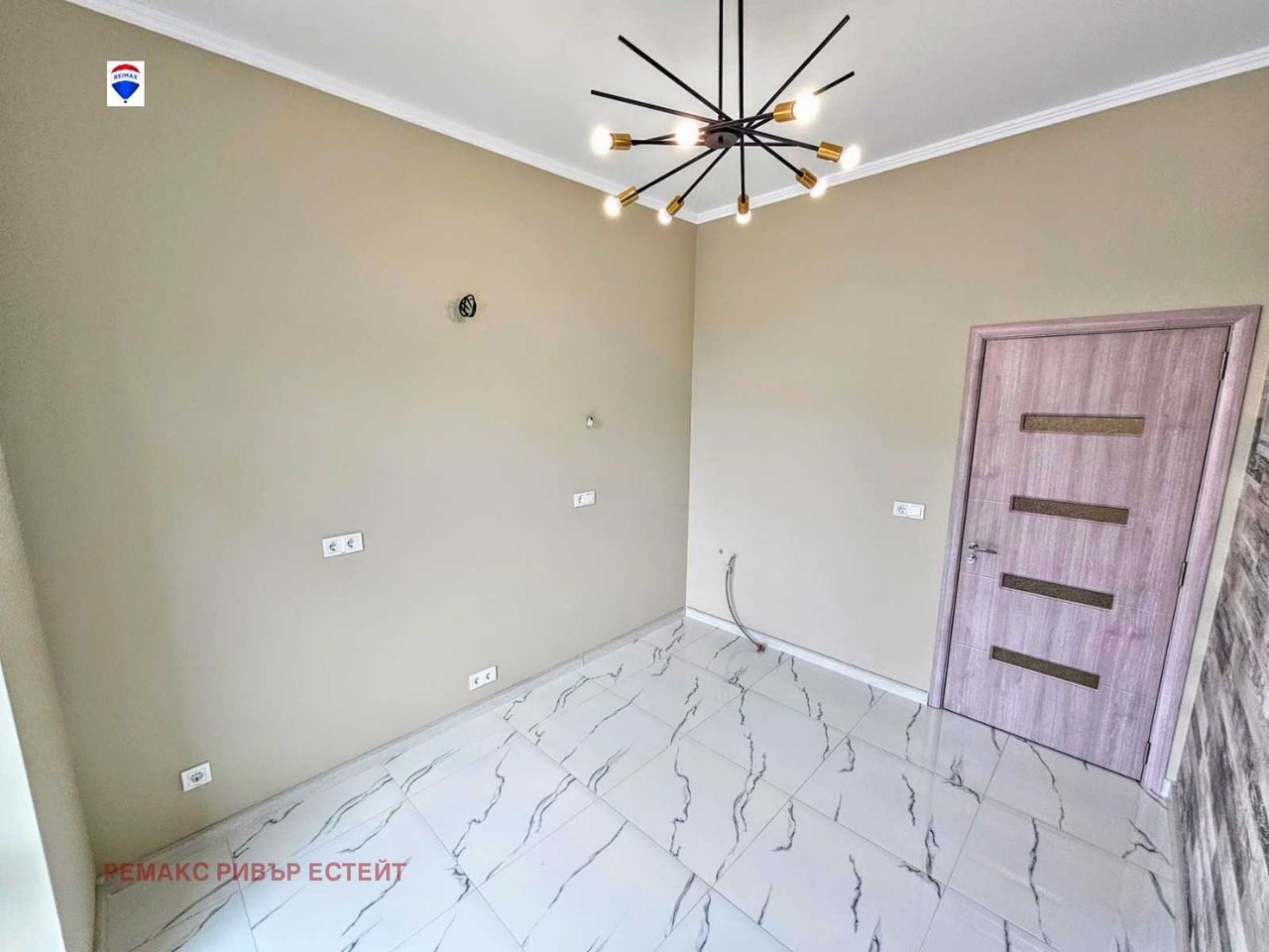 Продава се Едностаен апартамент в Русе, Център - 46 кв.м за 1696 €/кв.м - Снимка #5