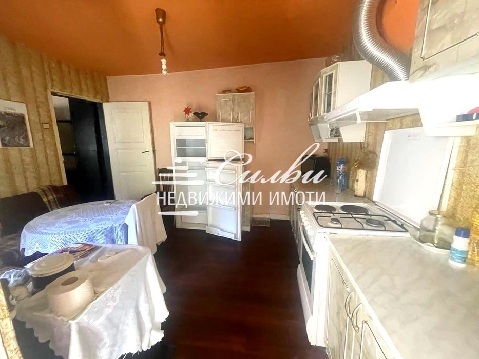 Тухлен ЕТАЖ от къща - кв. Център