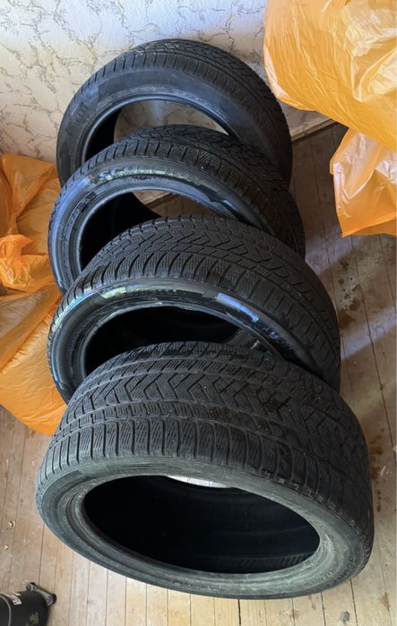 Продавам Pirelli 295/40/21 зимни