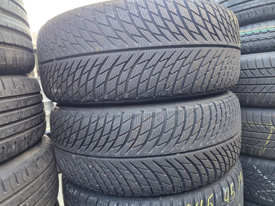 2бр Като нови зимни гуми 235 55 17 - Michelin - DOT 2025