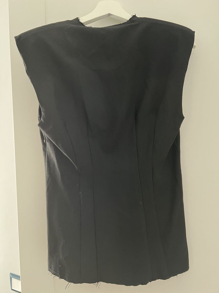 Top Zara negru cu eticheta