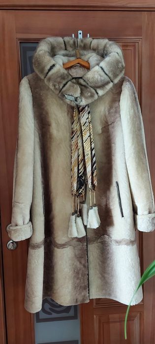 Шикарная шуба из мутона и норки. 54-60 размер. Новая