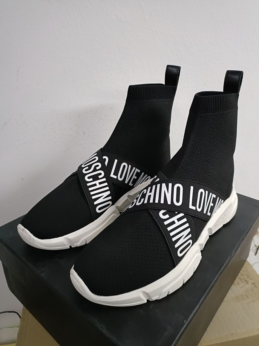 Сникърси Love Moschino номер 41