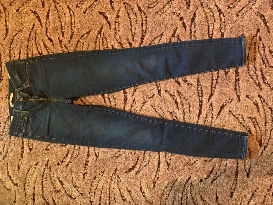 Blugi Levi’s Super Skinny-REDUCERE DE SĂRBĂTORI!! DOAR 125 lei!!