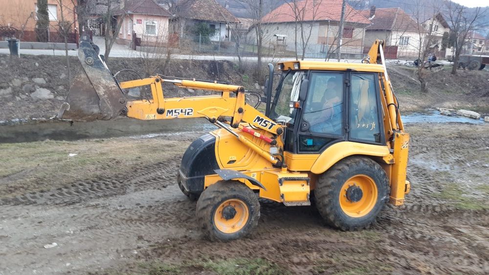 Buldoexcavator mst 542 anul 2015 cu picon