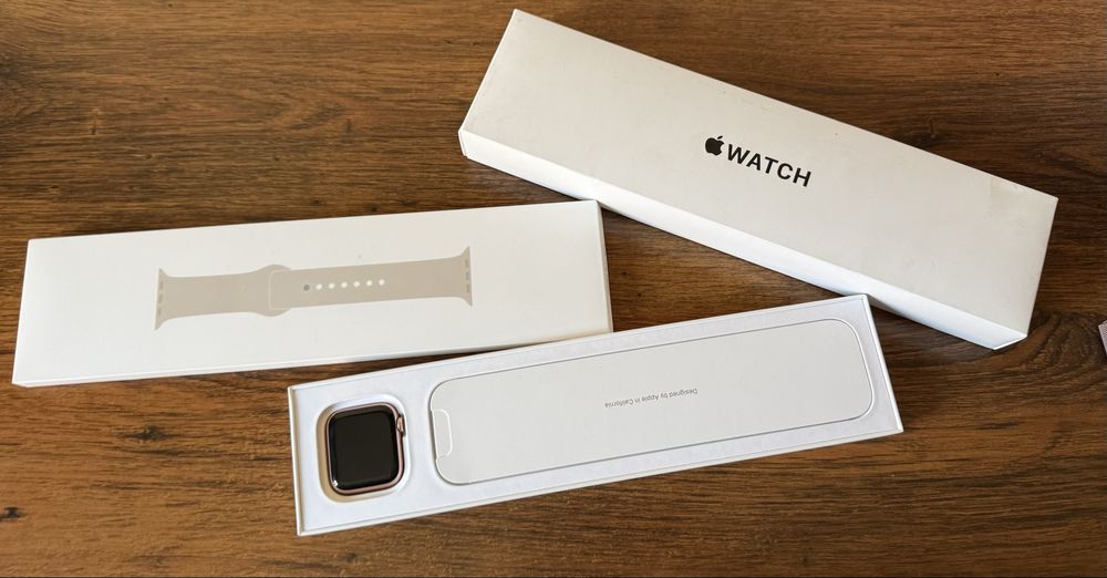 Apple Watch SE 40 мм  + 5 ремешков