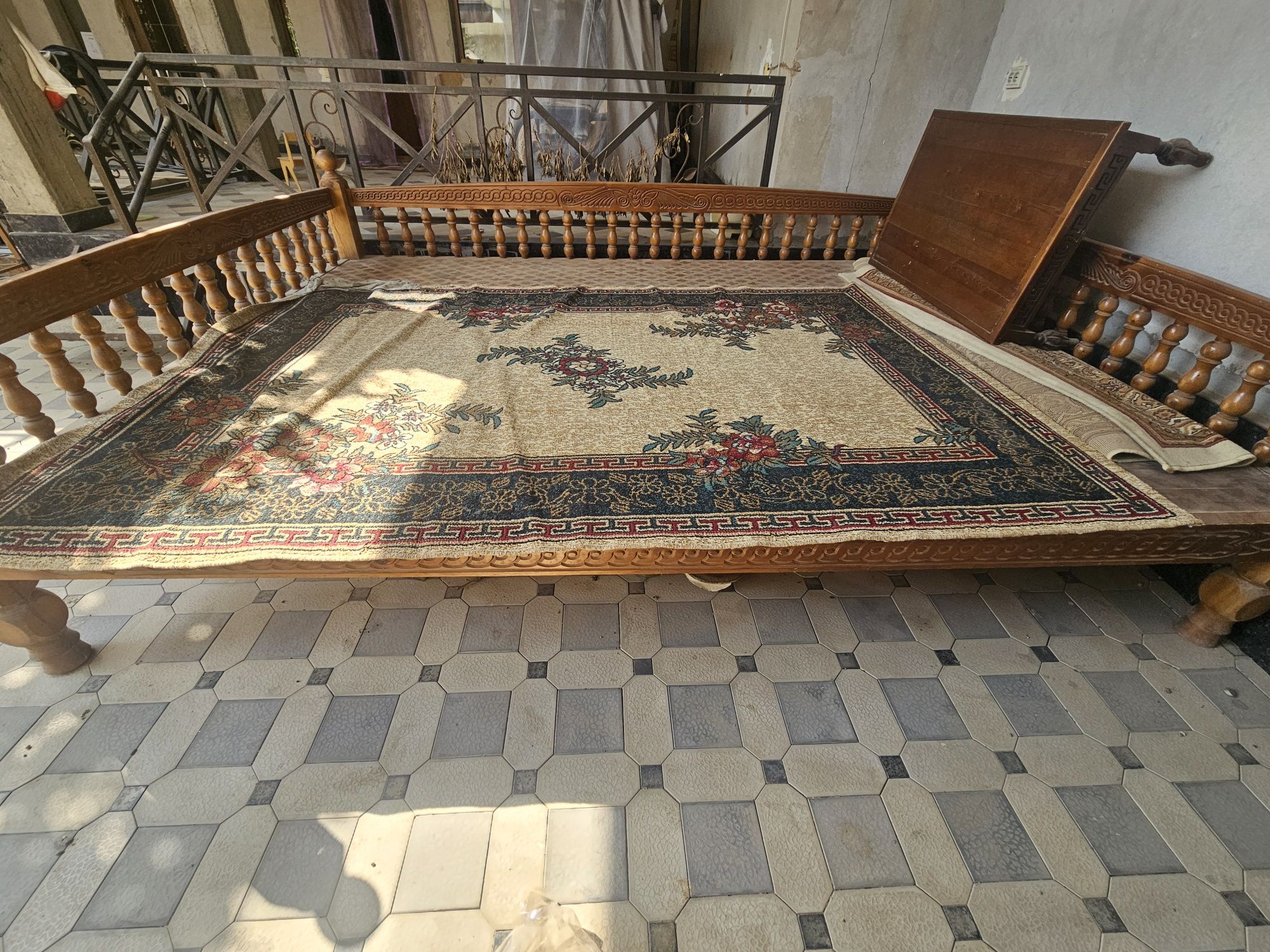 Каравот сотилади