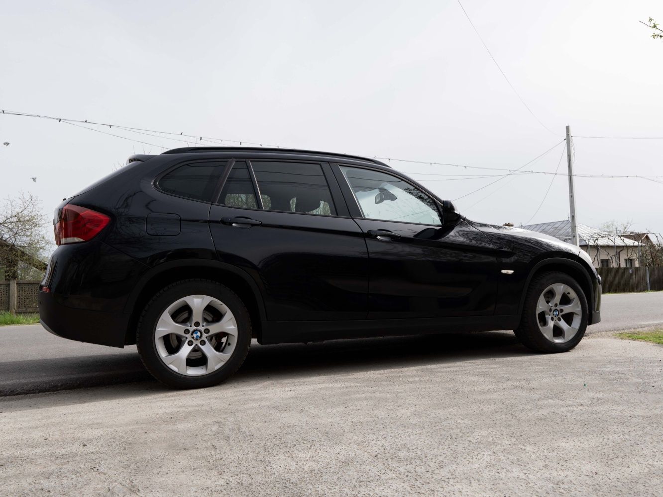 Bmw x1 sdrive18d 
Masina are urmatoarele dotarii:
- Cutie manuala 6+ 1