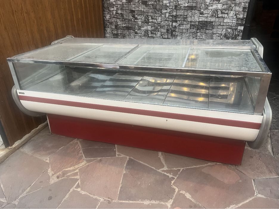 Продам витринный холодильник