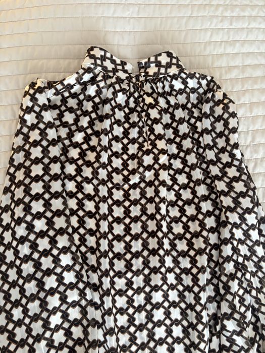 Bluza H &M , maro cu ivoire, moale, fluida ,marime S, noua