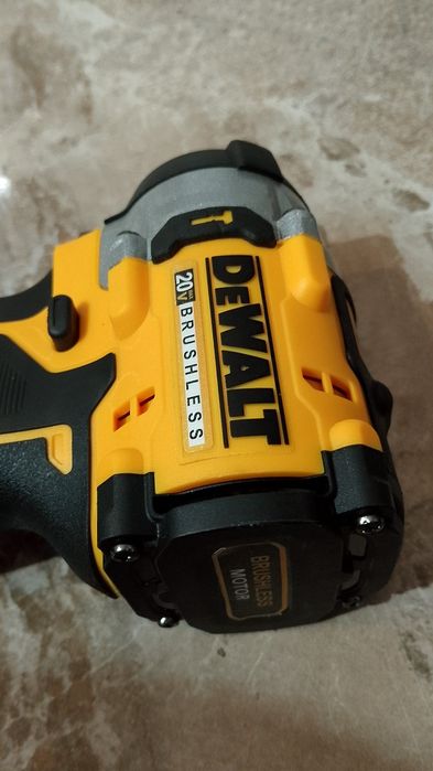 Impact Dewalt DCF 860 cu baterie de 6A