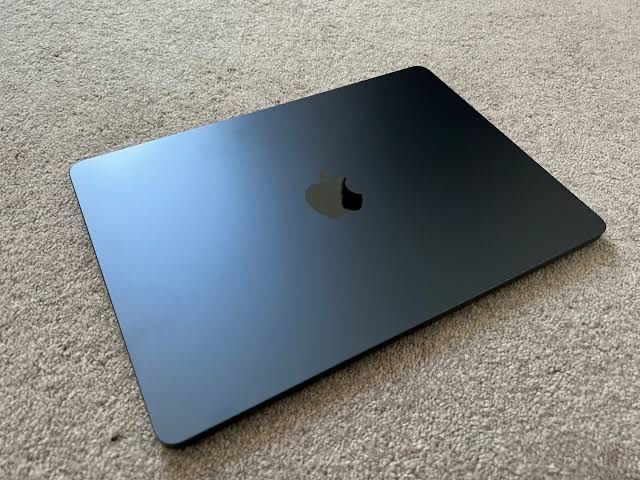 MacBook Air M2 Midnight