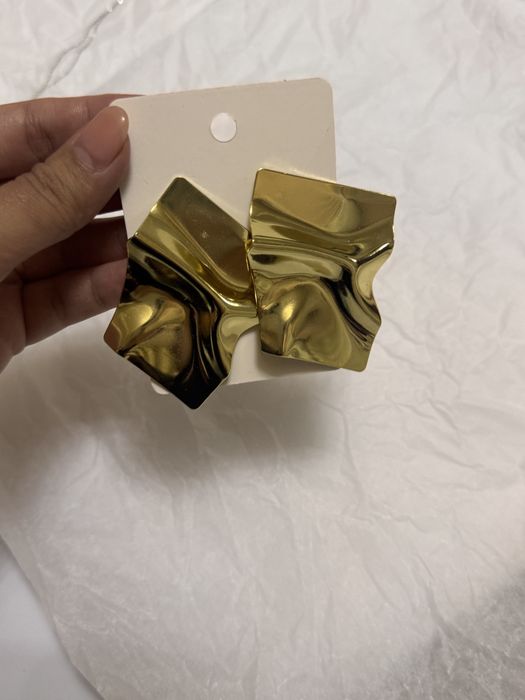 Трендовые массивные серьги 2025