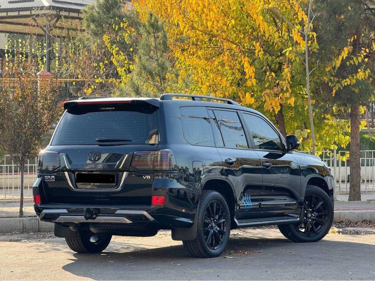 Toyota Land Cruiser 200 4.6, 2021г.