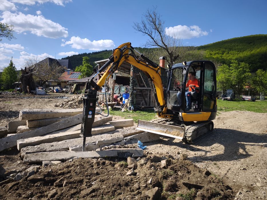 Sapat/nivelat/terasat miniexcavator si transport basculabil 7 tone