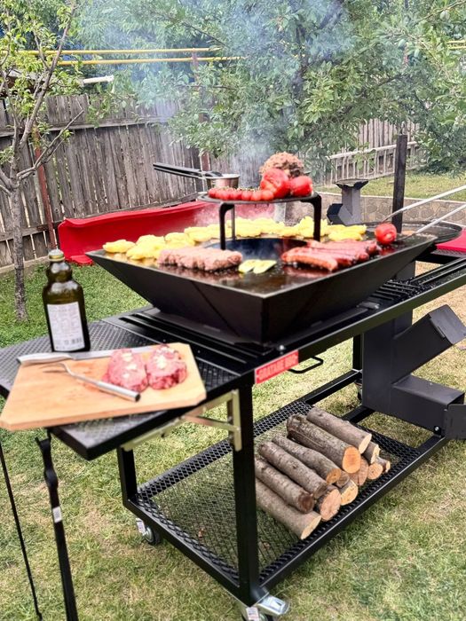 Grătar cu blat de lucru și arzător pe gaz